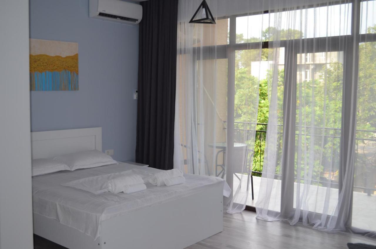 Guest House Madonna Kobuleti Exterior foto