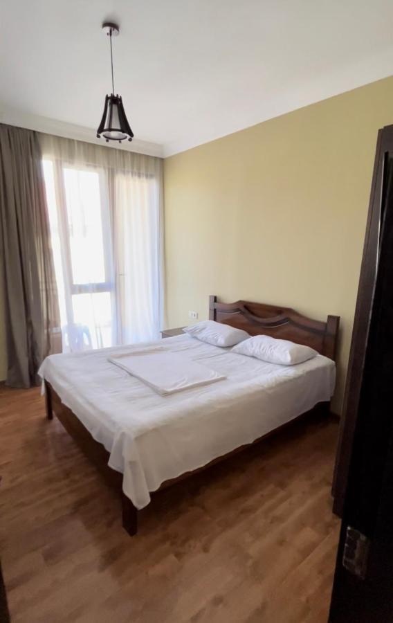 Guest House Madonna Kobuleti Exterior foto