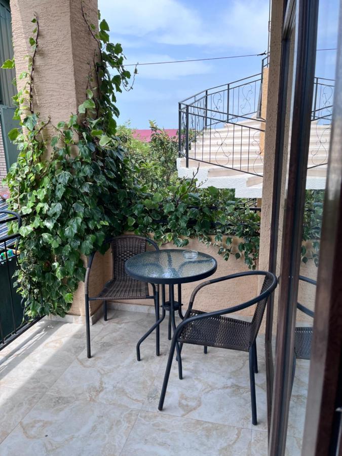 Guest House Madonna Kobuleti Exterior foto
