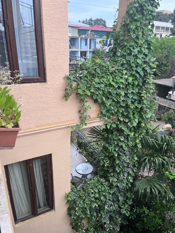 Guest House Madonna Kobuleti Exterior foto