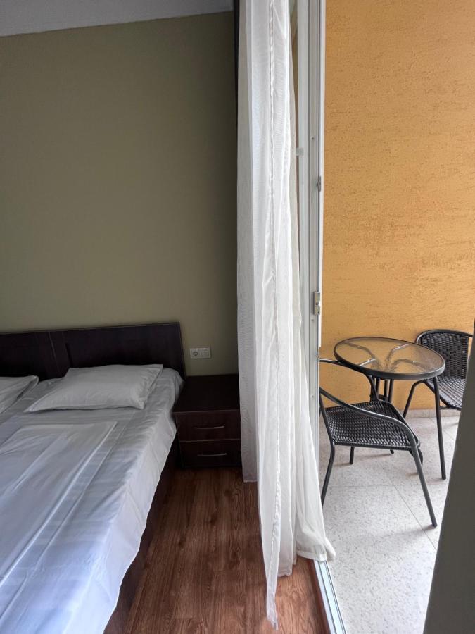 Guest House Madonna Kobuleti Exterior foto
